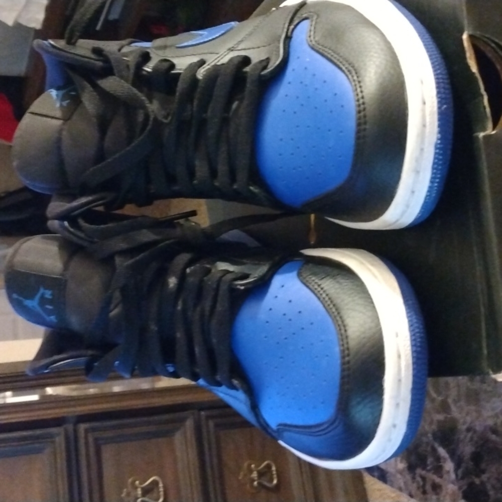 Jordan 1 mids